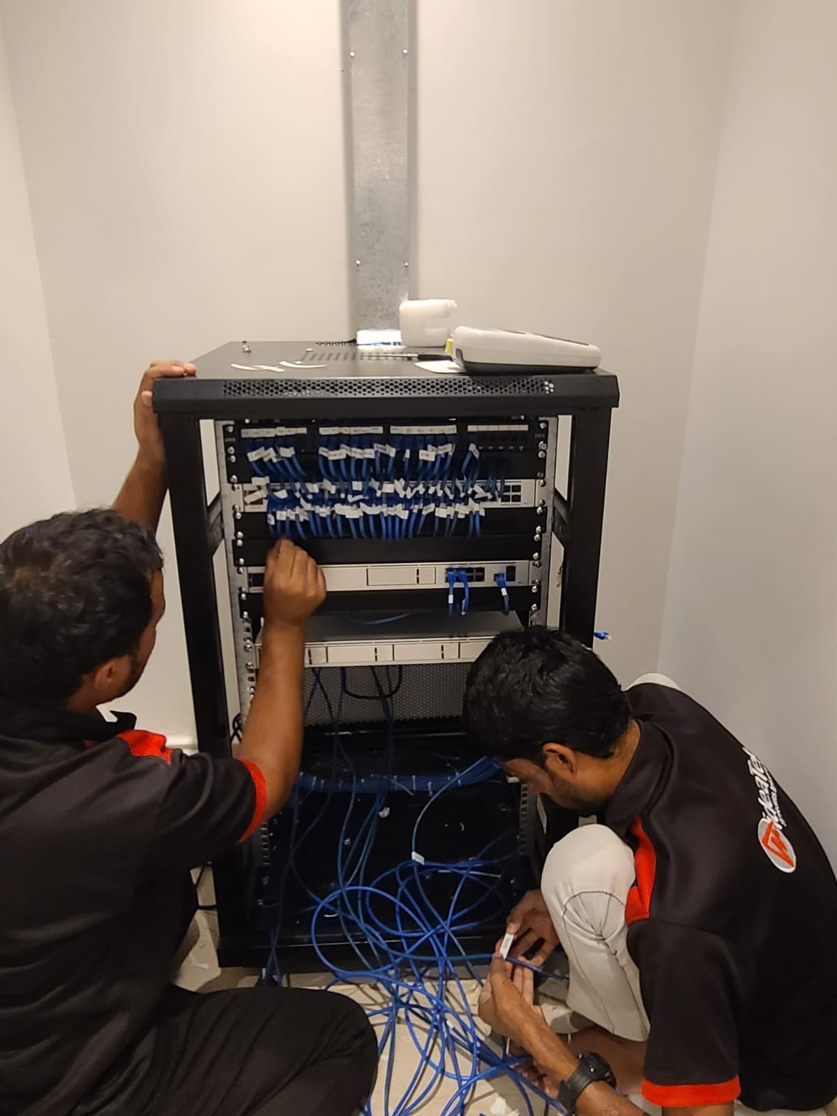 Network rack cabling Dubai data centre
